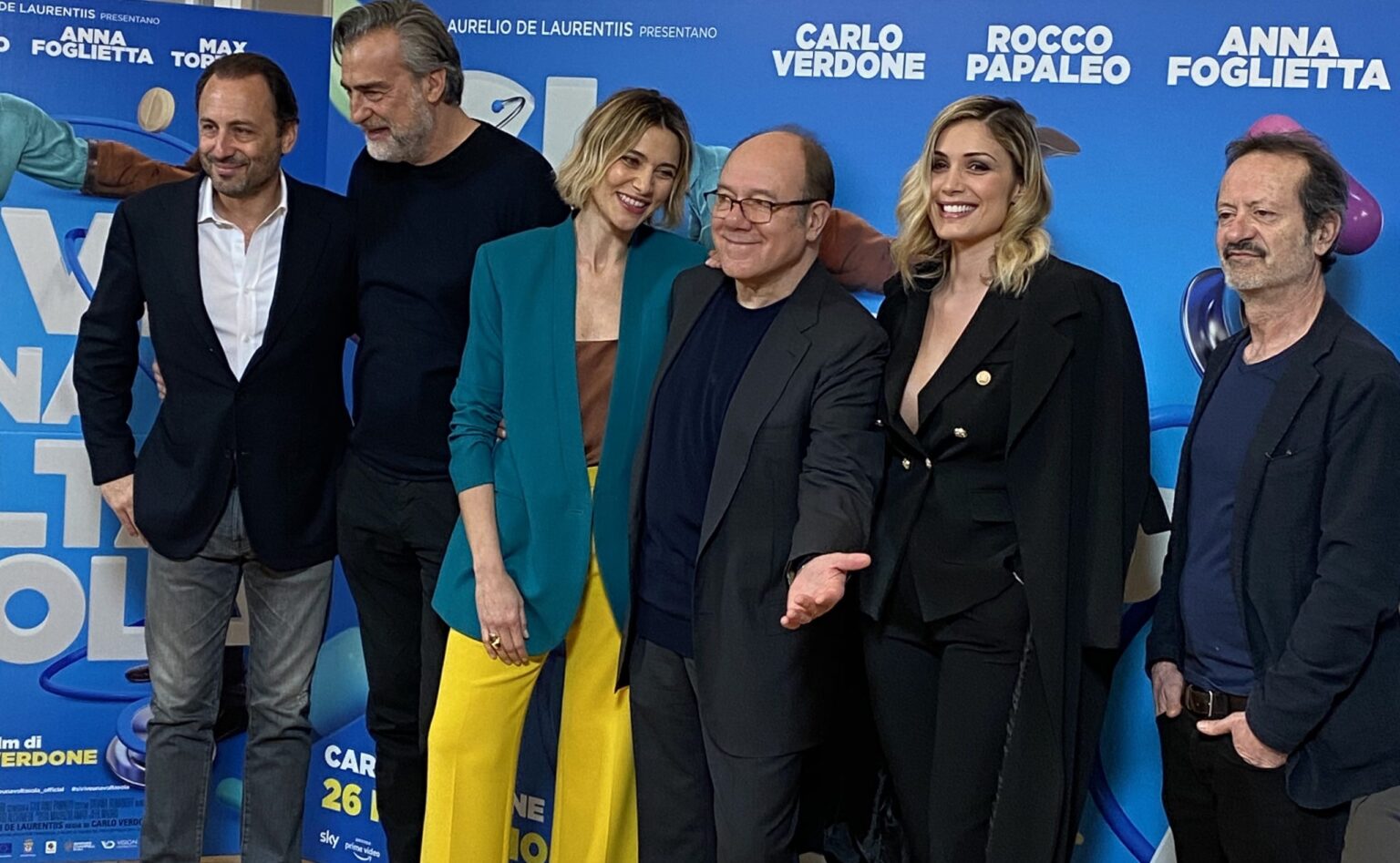 Cast Di Si Vive Una Volta Sola