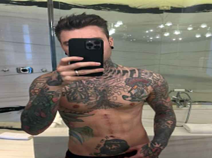 Fedez cicatrice tumore al pancreas