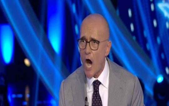 Alfonso Signorini rinuncia a lei