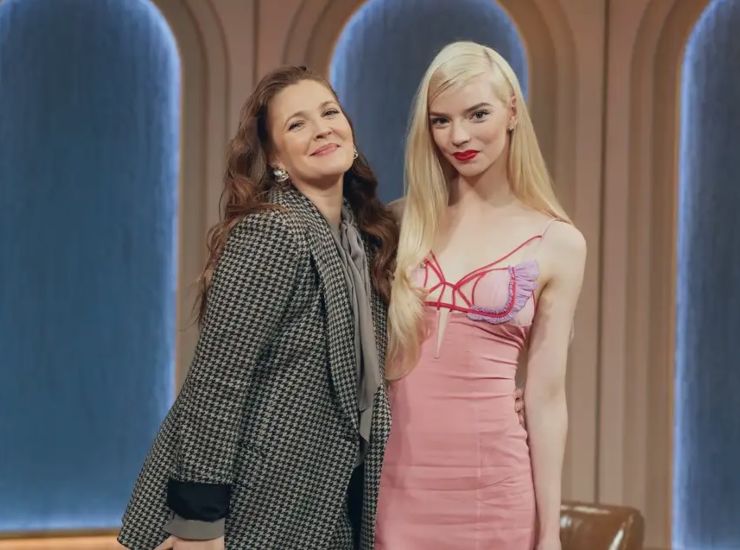 Anya Taylor Joy si racocnta con Drew Barrymore