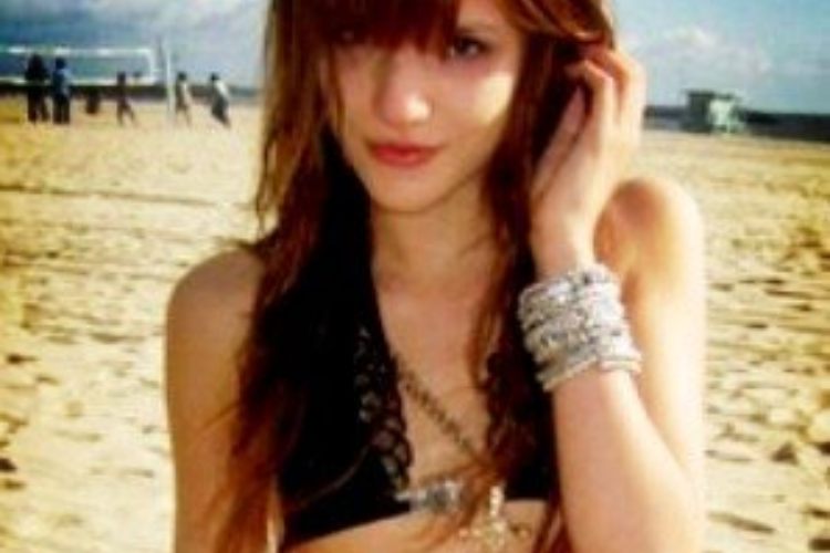 Bella Thorne foto bikini