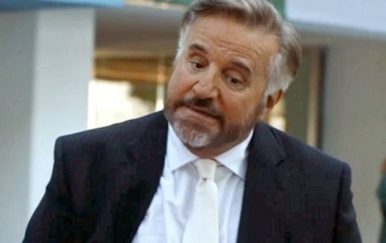 Christian De Sica polemica vino abruzzese