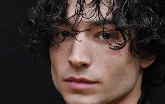 ezra miller solocine