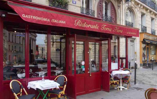 Emily in Paris: il ristorante esiste ed è italiano!