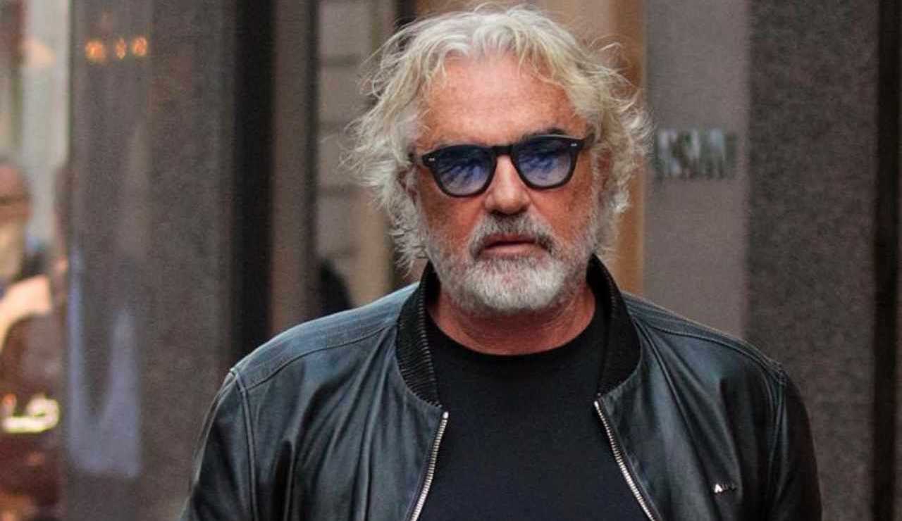 Flavio Briatore su Instagram accanto al suo amore dalle curve mozzafiato