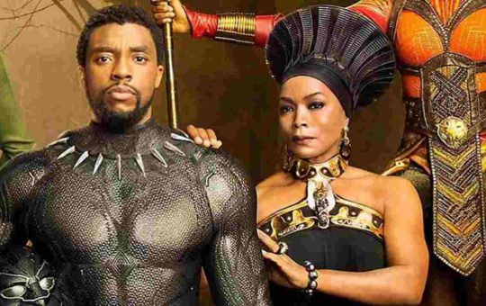 Angela Bassett omaggia Chadwick Boseman ai Golden Globes