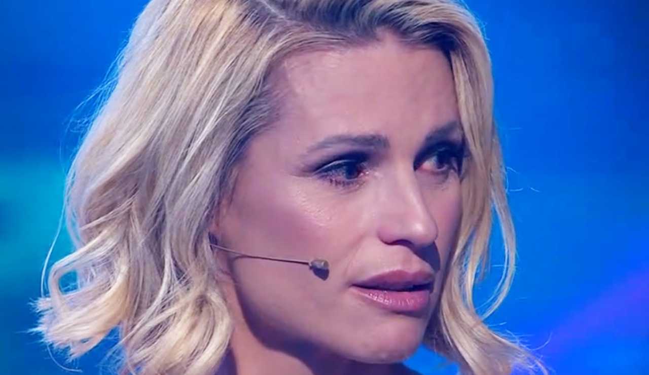 Durante il suo show su Canale 5 Michelle Hunziker non resiste e si abbandona alle lacrime