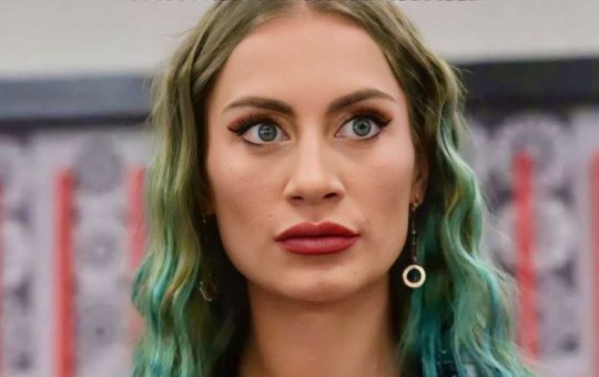 Nikita Pelizon soffre di una malattia molto seria per cui deve appuntarsi ciò che le succede durante il giorno