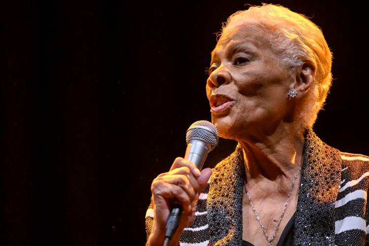 Dionne Warwick dice addio al suo amico Chuck Jackson