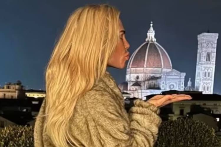 Ilary Blasi a sorpresa arriva a Firenze