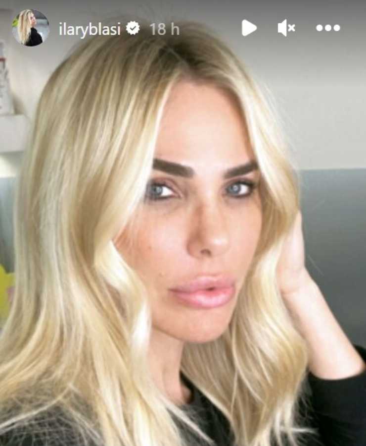 Ilary Blasi cambia colore di capelli: con il nuovo look è ancora più radiosa