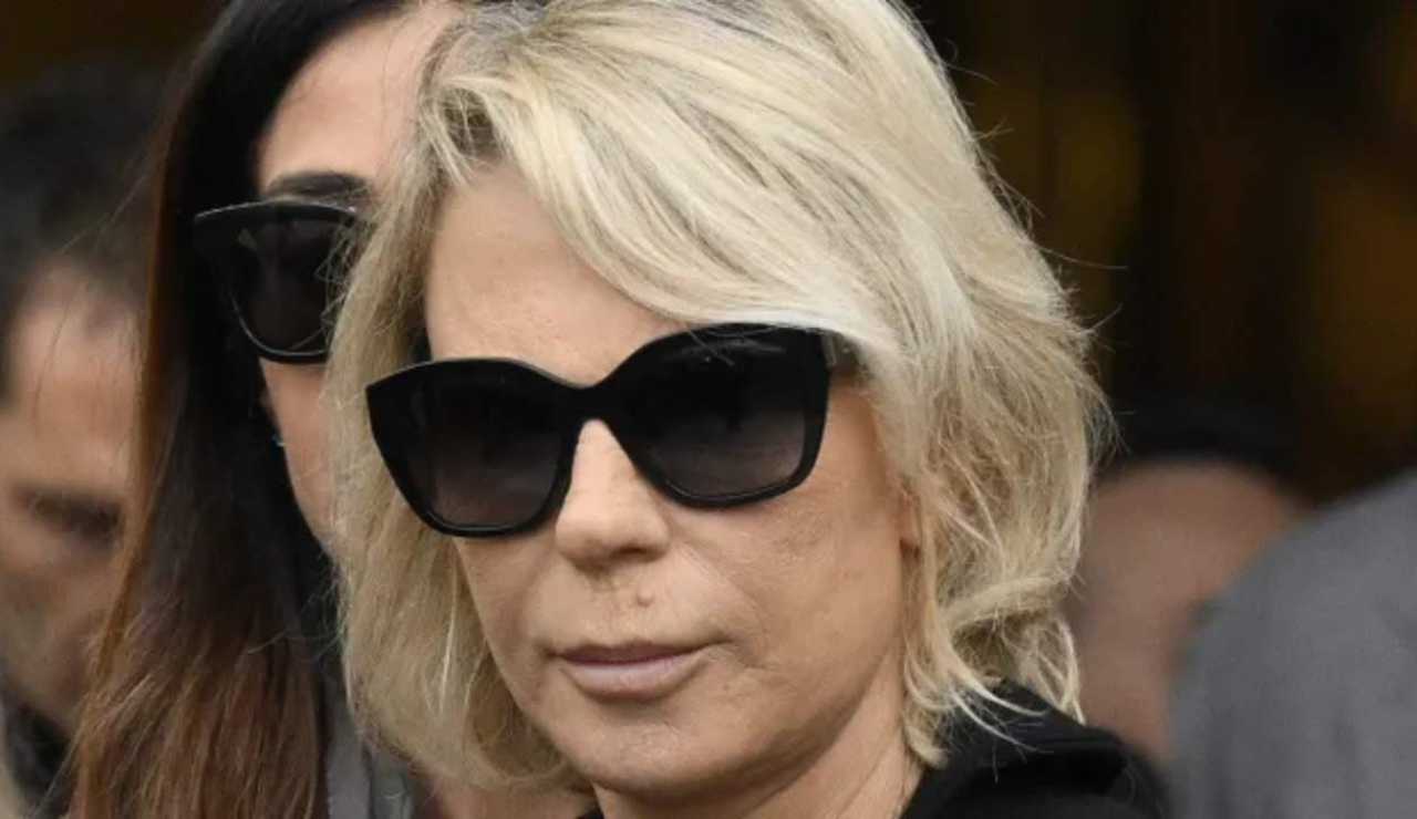 Maria De Filippi torna in tv ma è ancora molto provata dalla morte del marito Maurizio Costanzo