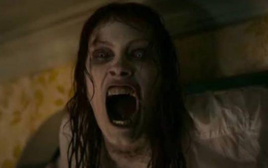 Il trailer rilasciato di Evil Dead Rise rende omaggio ad un altro horror