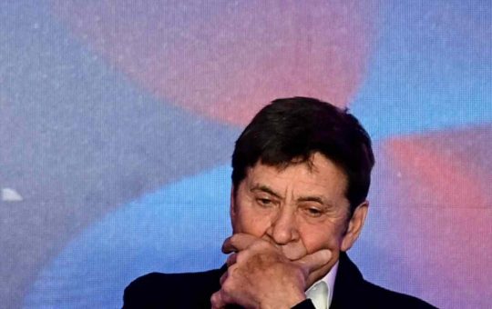 Ancora dottori per il povero Gianni Morandi