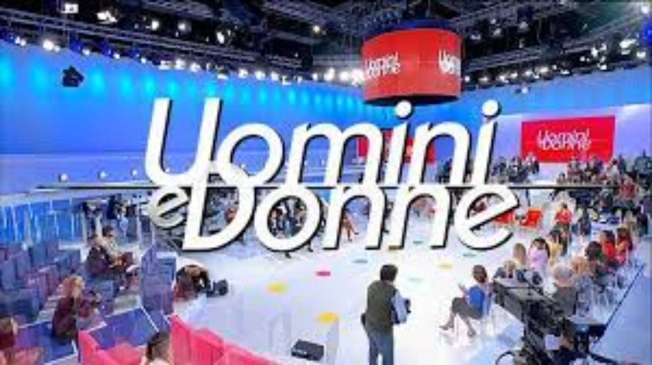 Uomini e Donne Logo