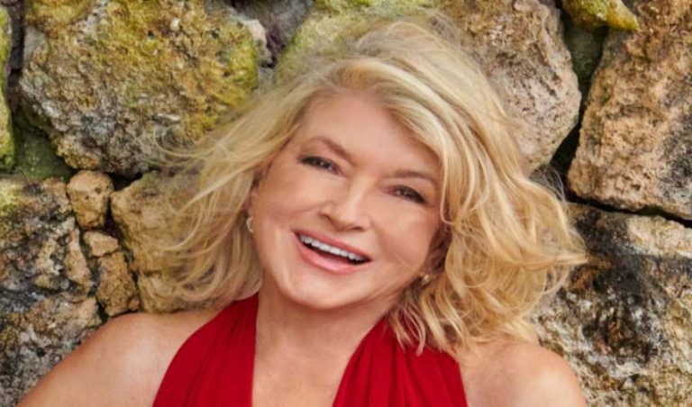 Martha Stewart sulla copertina di Sports Illustrated a 81 anni le sue
