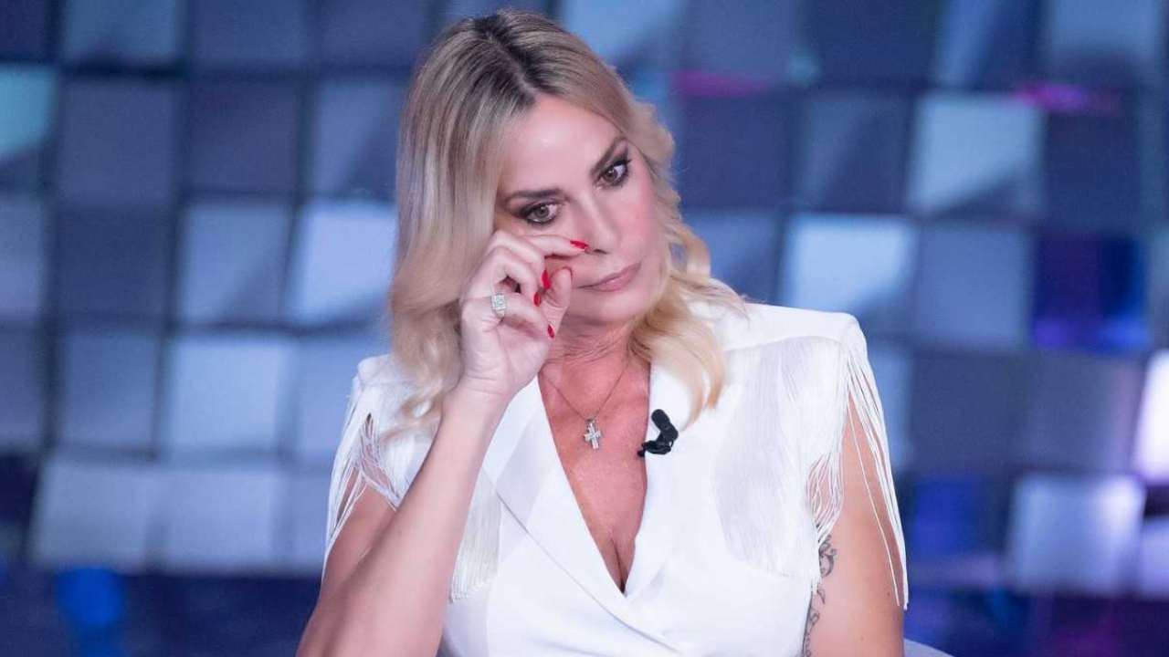 Stefania Orlando distrutta dal dolore, tragico lutto