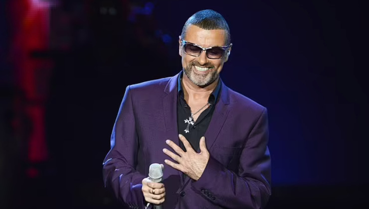 George Michael- statua- solocine.it