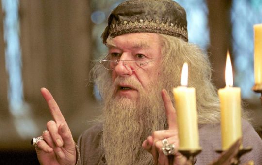 Michael Gambon nel ruolo di Albus Silente - Fonte: Ansa - solocine.it