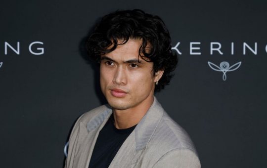 Charles Melton - Fonte: Ansa - solocine.it