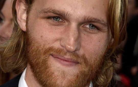 Wyatt Russell solocine