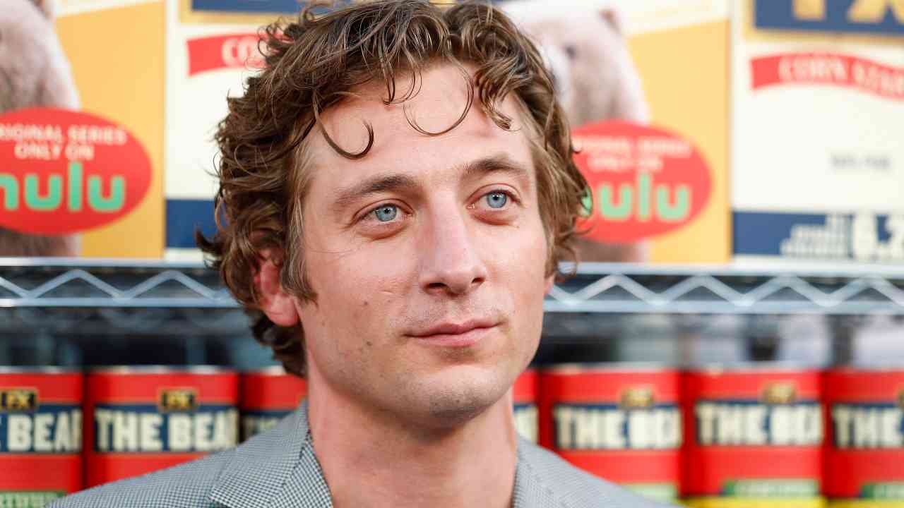 Jeremy Allen White solocine